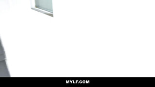 Szőrös pinás latin amerikai milf megpakolva