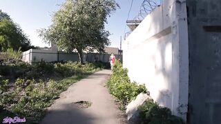 Tini lány lovagolja a hapsi faszát