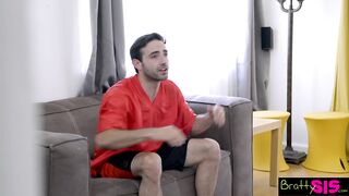 A fullos tini nőci tv nézés helyzett szopna
