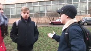 Tini csajt a haverjai basszák meg