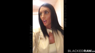August Ames muffját barna manus reszeli