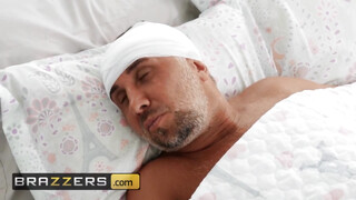 Brazzers - Brooklyn Gray szőrös puncija meghágva