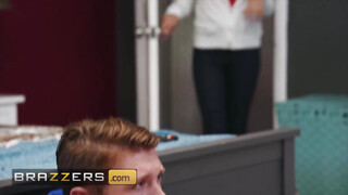 Brazzers - Jeanie Marie Sullivan a szuper izgató milf
