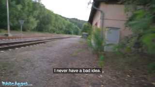 Public Agent - Mia Trejsi a vonatállomáson baszik