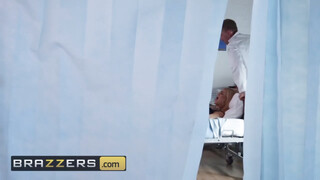 Brazzers - Bonnie Rotten popsijában az óriás kuki