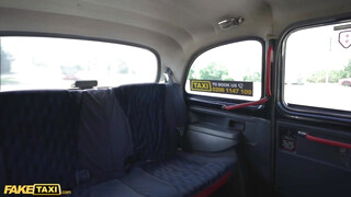 Fake Taxi - Kiara Lord a magyar tini a taxiban baszik
