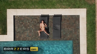 BRAZZERS - Jolee Love a hatalmas kannás fiatal hölgyemény
