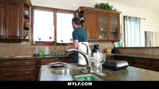 Mylf - Cali Lee a gyönyörű latina milf