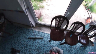Tetovált orosz tini csaj a medencénél kúrel