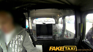 FakeTaxi - a pici lopós fekete nőci megbánja amit tett