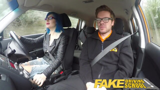 Fake Driving School - kékhajú kiscsaj análba akarja