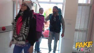 Fake Hostel - Latin bige a pasija előtt dug