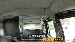 FakeTaxi sztripper kiscsaj megmutatja mit tud