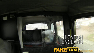 FakeTaxi - telt fekete hajú nőci pénzért mindent bevállal