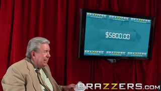 Brazzers - Rachel Starr a melleivel szerez pénzt