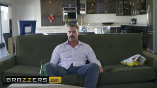 Brazzers - a tetovált pornósztár kiscsaj elpusztítva