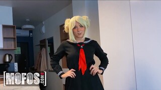Mofos - Sweetie Fox a cosplayes lány hátsó bejáratba dugva