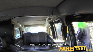 Fake Taxi zöld hajú nőci popsikája kúrható