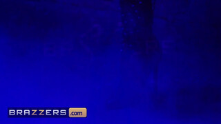 Brazzers - Cherie Deville hátsó bejárata is megkefélve
