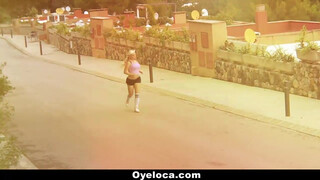 OyeLoca - Blondie Fesser a méretes mellű latin amerikai