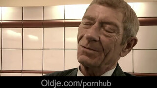 Magyar pornószínész picsa kúrel vén csávóval - Oldje