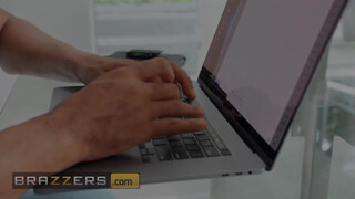 Brazzers - Ebony Mystique szereti a méretes fekete pélót