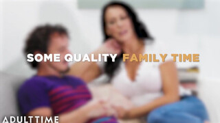 ADULT TIME - Reagan Foxx rámozdult a fiatalabb srácra