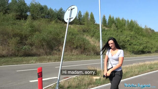 Méretes cickós tini kiscsaj pénzért kefél - Public Agent