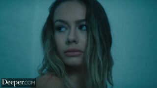 Deeper - Naomi Swann a perverz kicsike hölgyemény