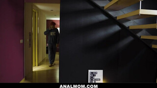 Canela Skin popókája rendesen megdöngetve - Anal mom