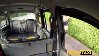 Csöcsös tini bige segget nyal - Fake Taxi