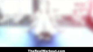 TheRealWorkout - Callie Nicole megkúrelva a teremben