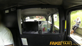 Faketaxi - szőrös pinájú milf spiné kúrel egyet