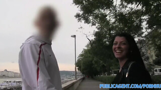 PublicAgent - Vivien Bell a bombázó kreol kisasszony