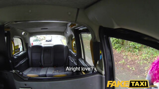 Fake Taxi - Hájas tetovált csajszi benne van a szexben