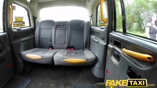 Fake Taxi - Csöcsös bige közösül a hátsó ülésen