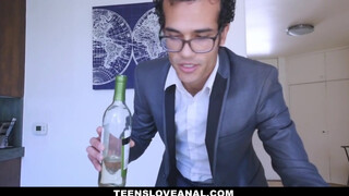 Teens Love anal - gyönyörű nőci felkínálja a picsáját