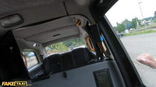 Fake Taxi - Nikki Riddle a kurva turista bige
