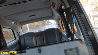 Fake Taxi - Didi Zerati a méretes kannás francia picsa
