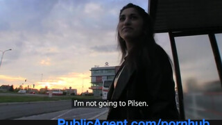 PublicAgent - izgató ázsiai kisasszony felszedve a buszmegállóban