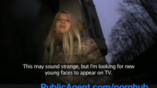 PublicAgent - Karol Lilien a hatalmas csöcsű szöszi