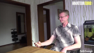 REIFESWINGER - Német milf fiatal manussal szexel