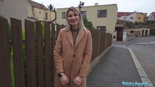 Public Agent - Marsianna Amon a méretes keblű csajszi