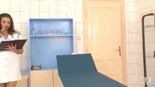 Csöcsös nővérke análba kefélve