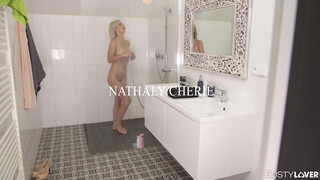Nathaly Cherie picsája és popsija is bekúrva