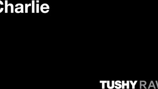 TUSHYRAW - Charlie a gyönyörű világos szőke milf
