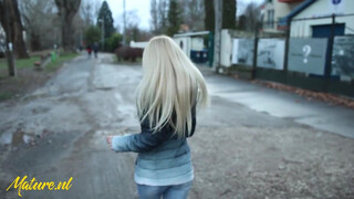 Nesty a fullos fiatalos magyar milf