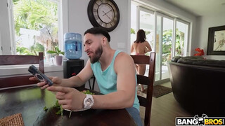 BANGBROS - Crystal Chase a nagy keblű spanyol kisasszony