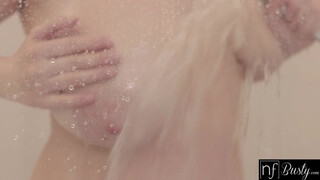 Sandra Sweet a hatalmas tőgyes milf