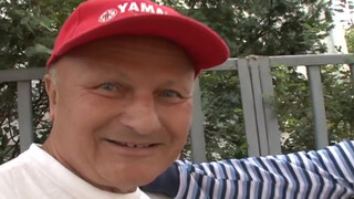 Gyuribácsi és a haverja kúrják a muffot